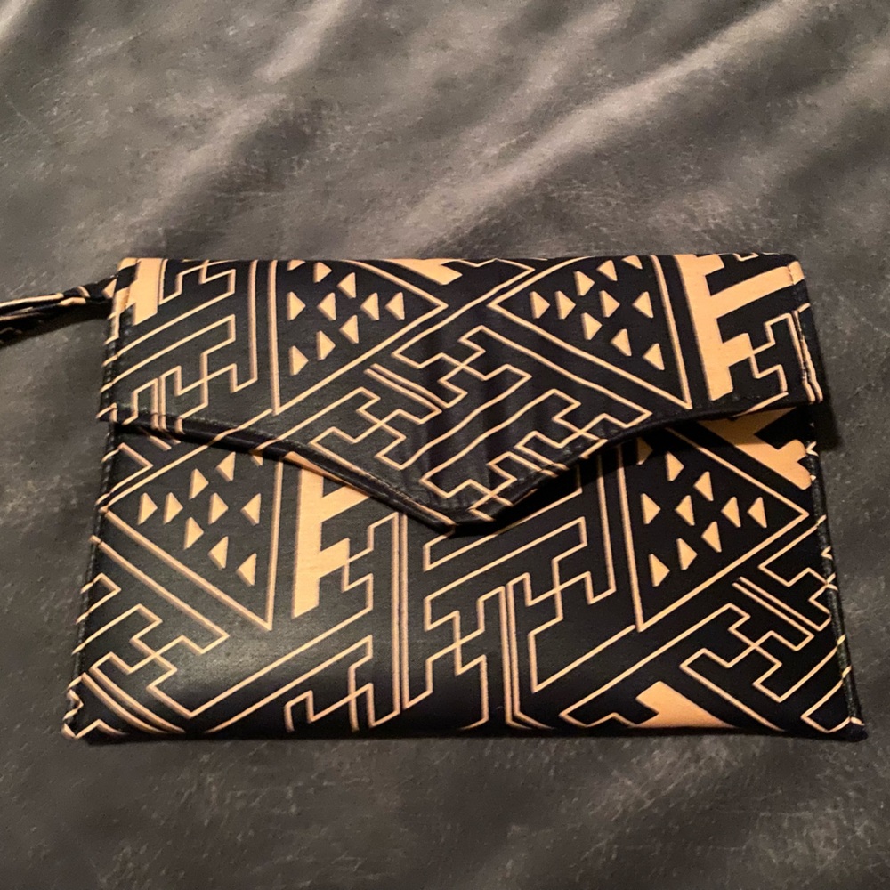 Envelope clutch